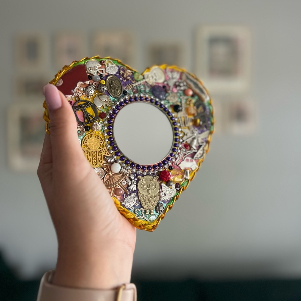 Handcrafted Heart Mirror – Unique Mexican Folk Art Decor, One-of-a-Kind✨ - Picture 2 of 7